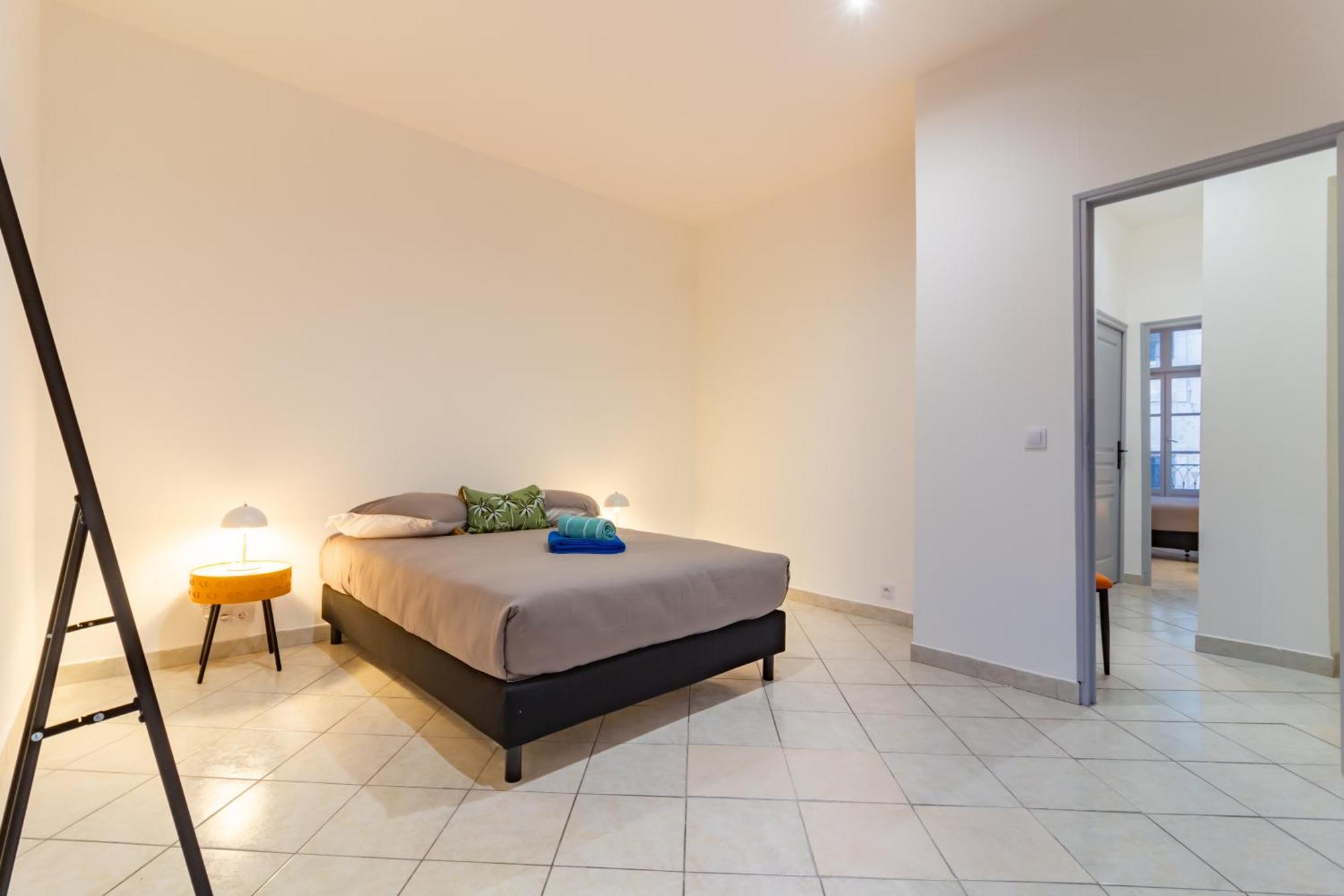 Spacieux Appartement En Plein Coeur De Béziers Exteriör bild
